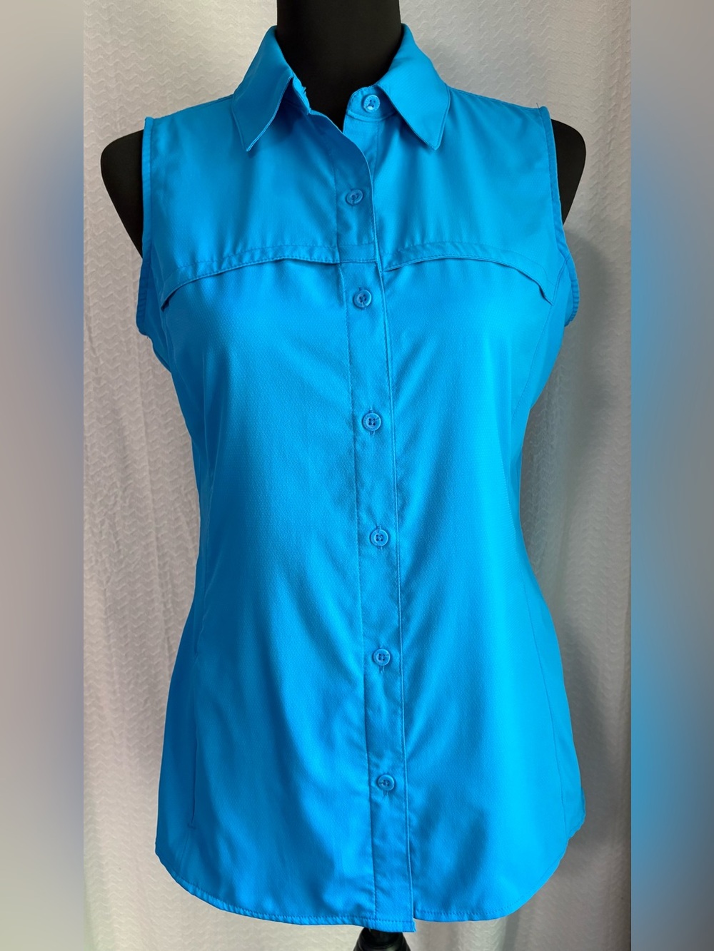 Magellan Outdoors Women’s Overcast sleeveless fishing shirt. Size S.